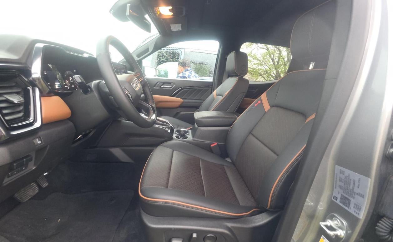 2025 GMC Canyon 4WD AT4