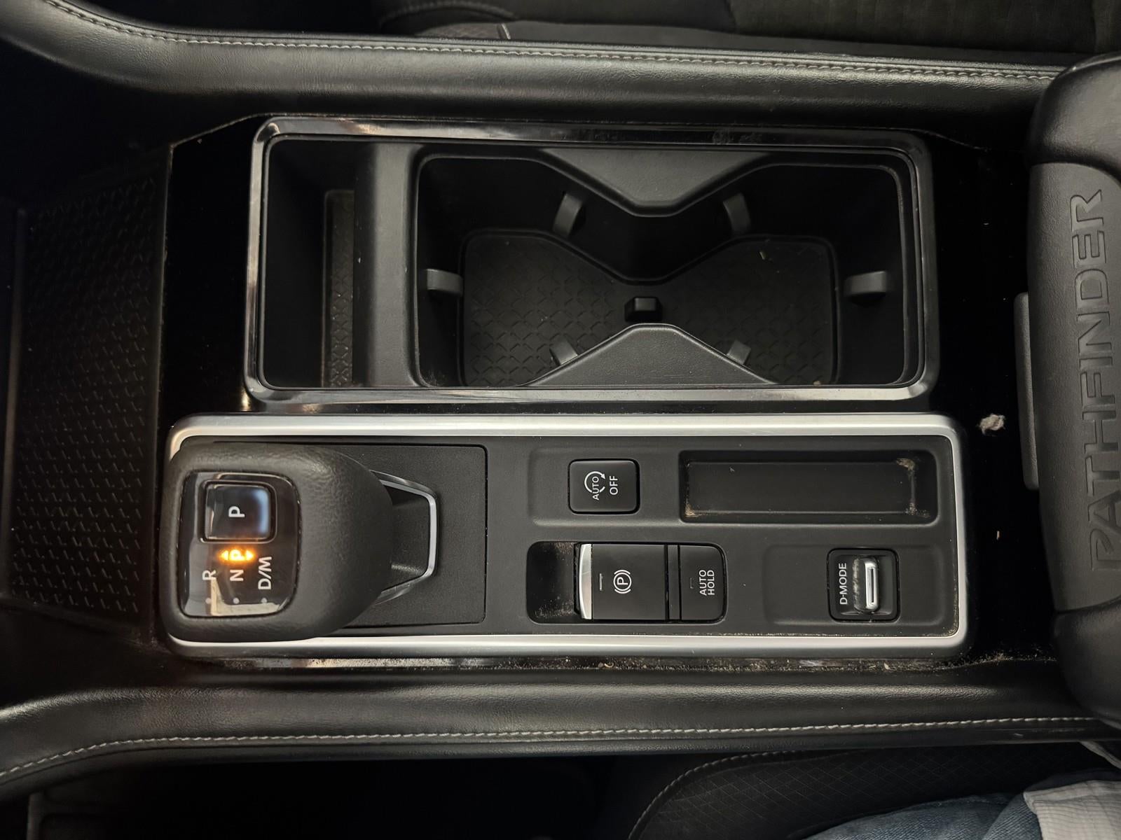 2022 Nissan Pathfinder SV