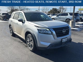 2022 Nissan Pathfinder SV