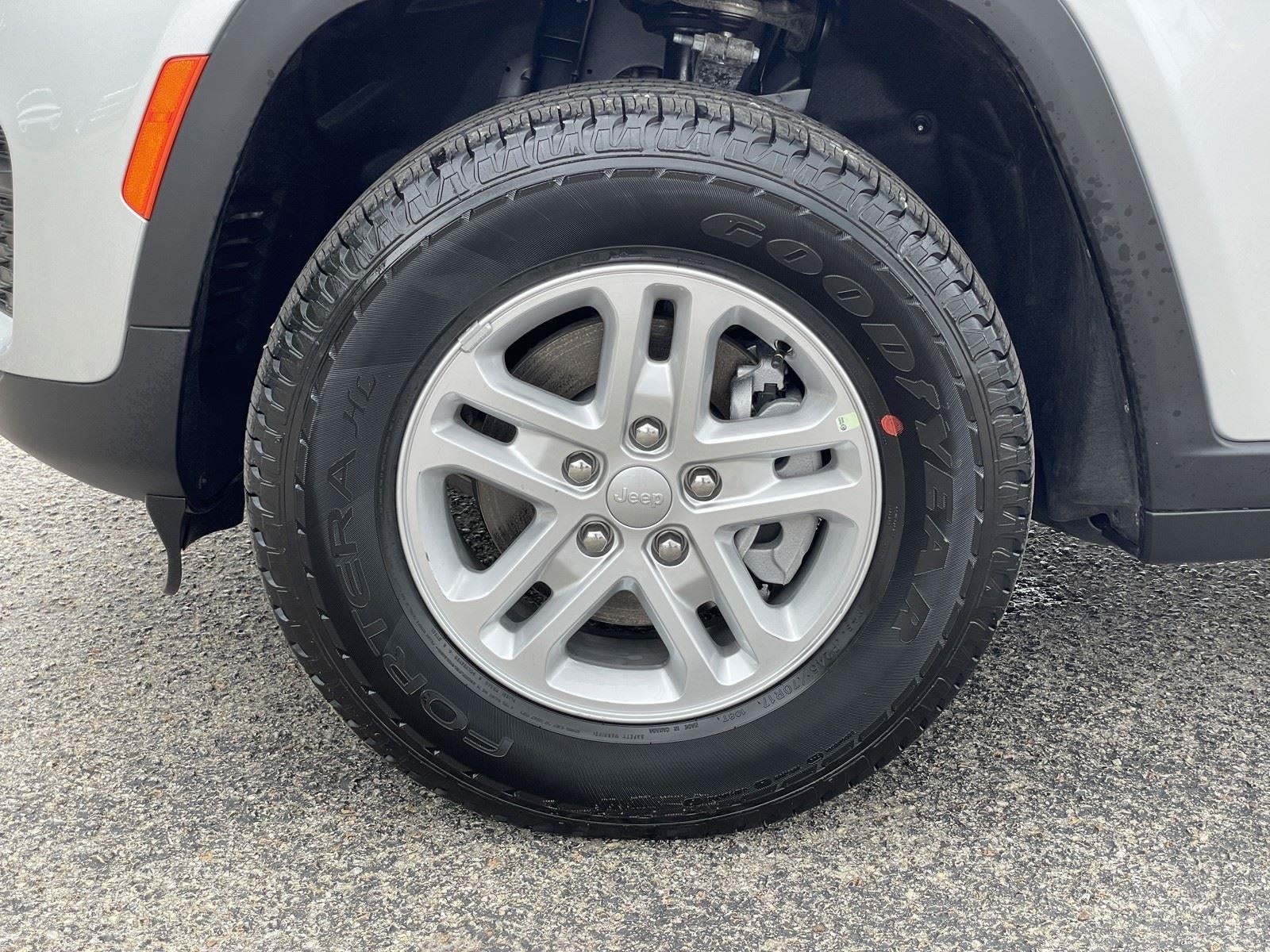 2025 Jeep Grand Cherokee Laredo