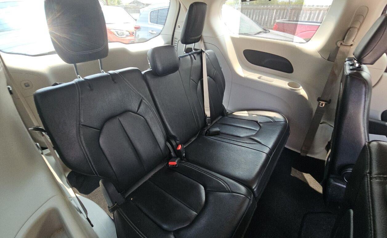 2022 Chrysler Pacifica Touring L