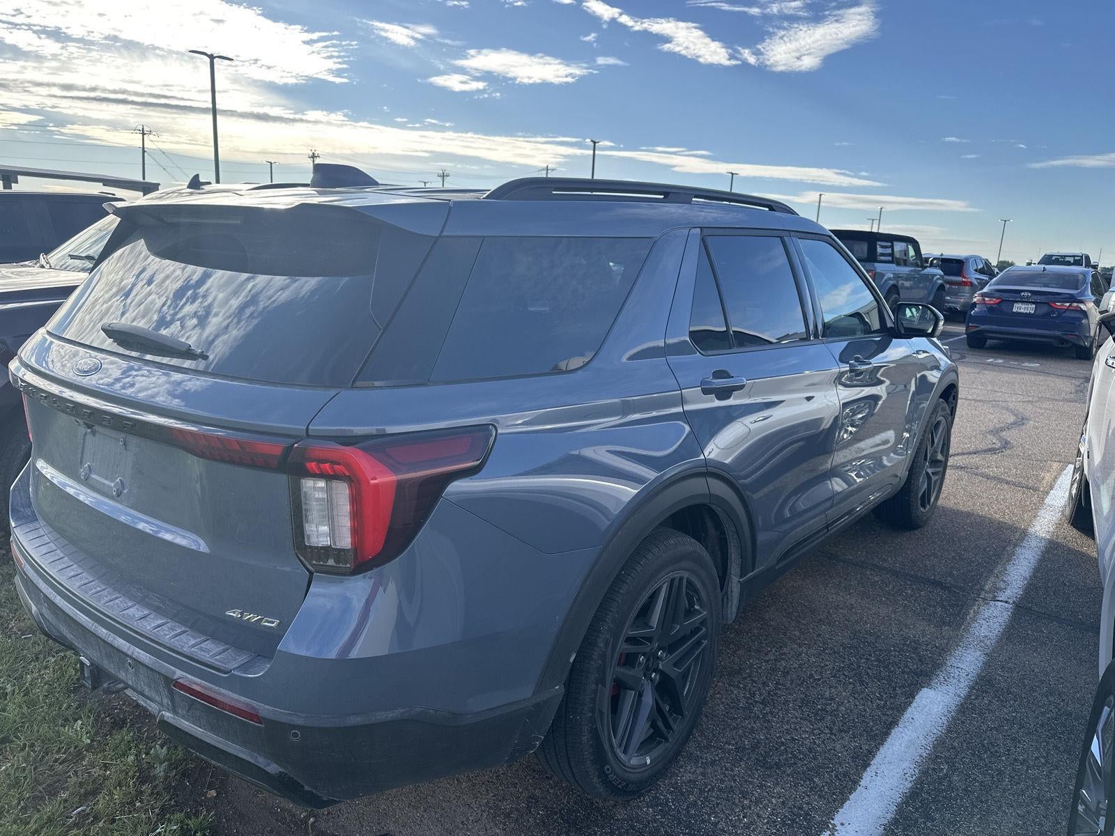 2025 Ford Explorer ST-Line