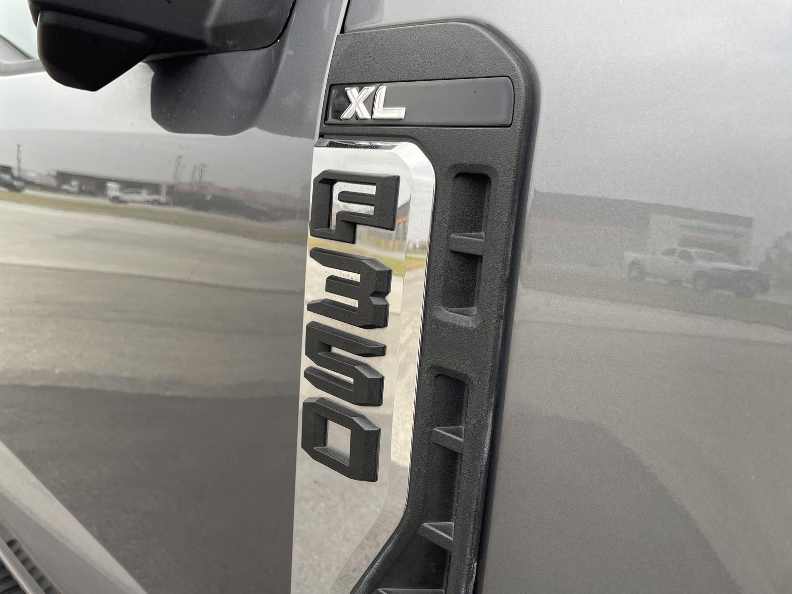 2024 Ford Super Duty F-350 DRW XL