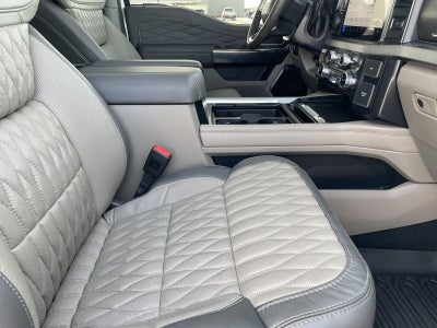 2025 Ford Super Duty F-450 DRW Platinum