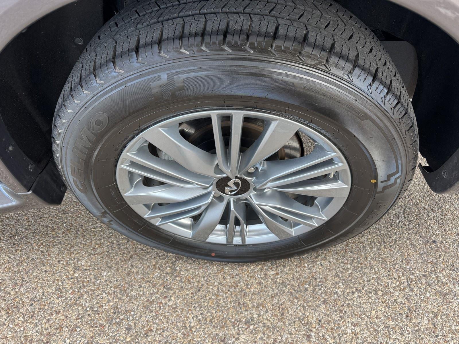 2024 INFINITI QX80 LUXE