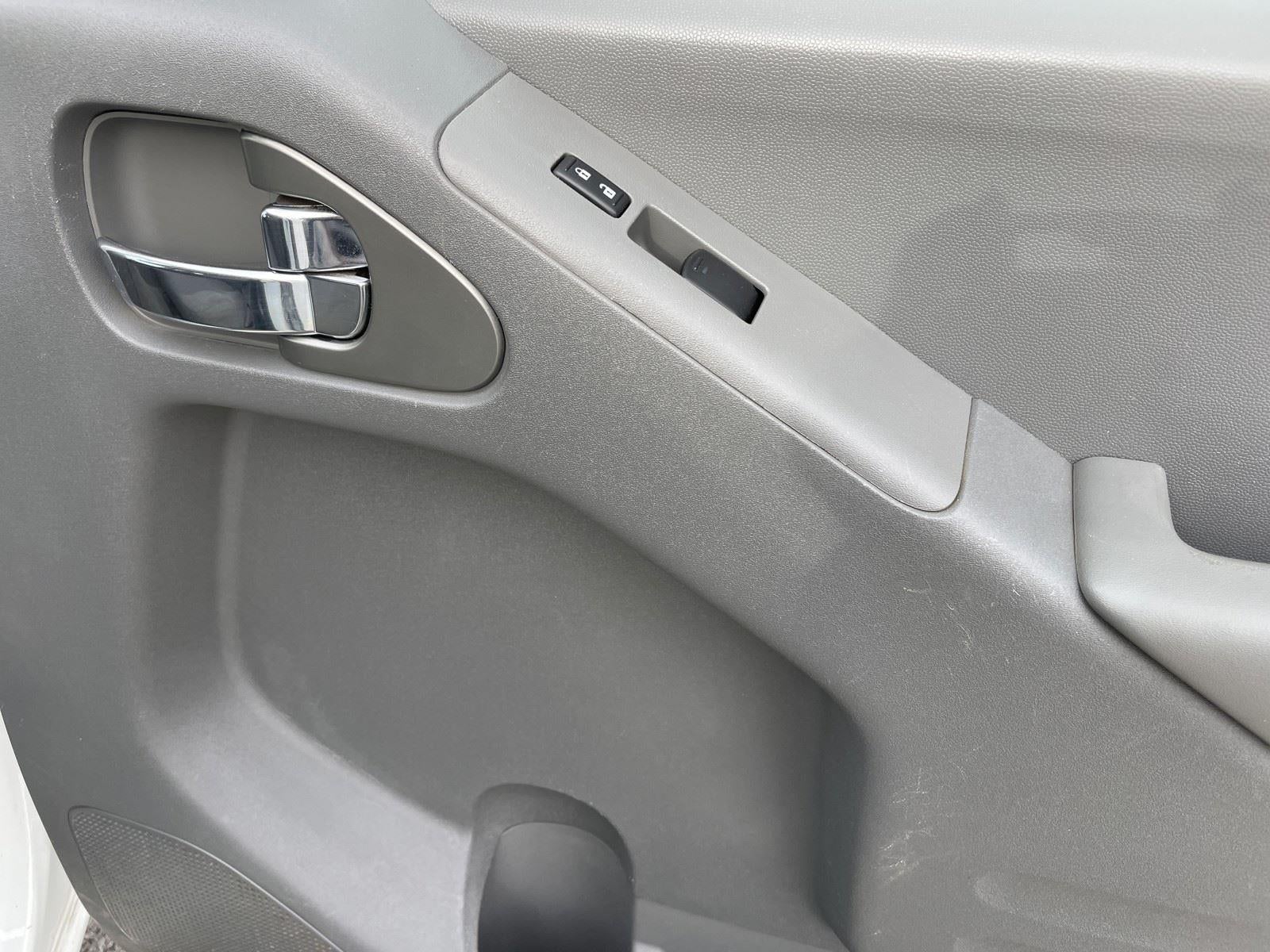 2017 Nissan Frontier SV V6