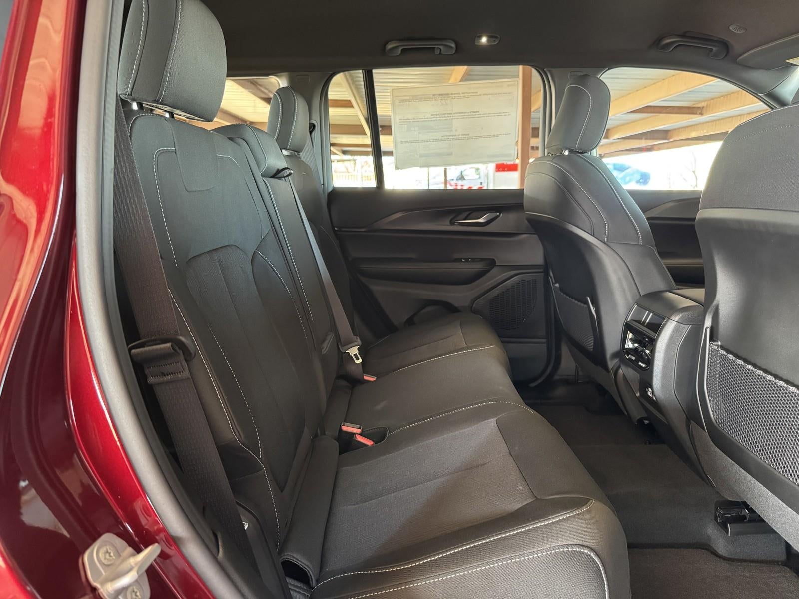 2025 Jeep Grand Cherokee GRAND CHEROKEE LAREDO 4X2