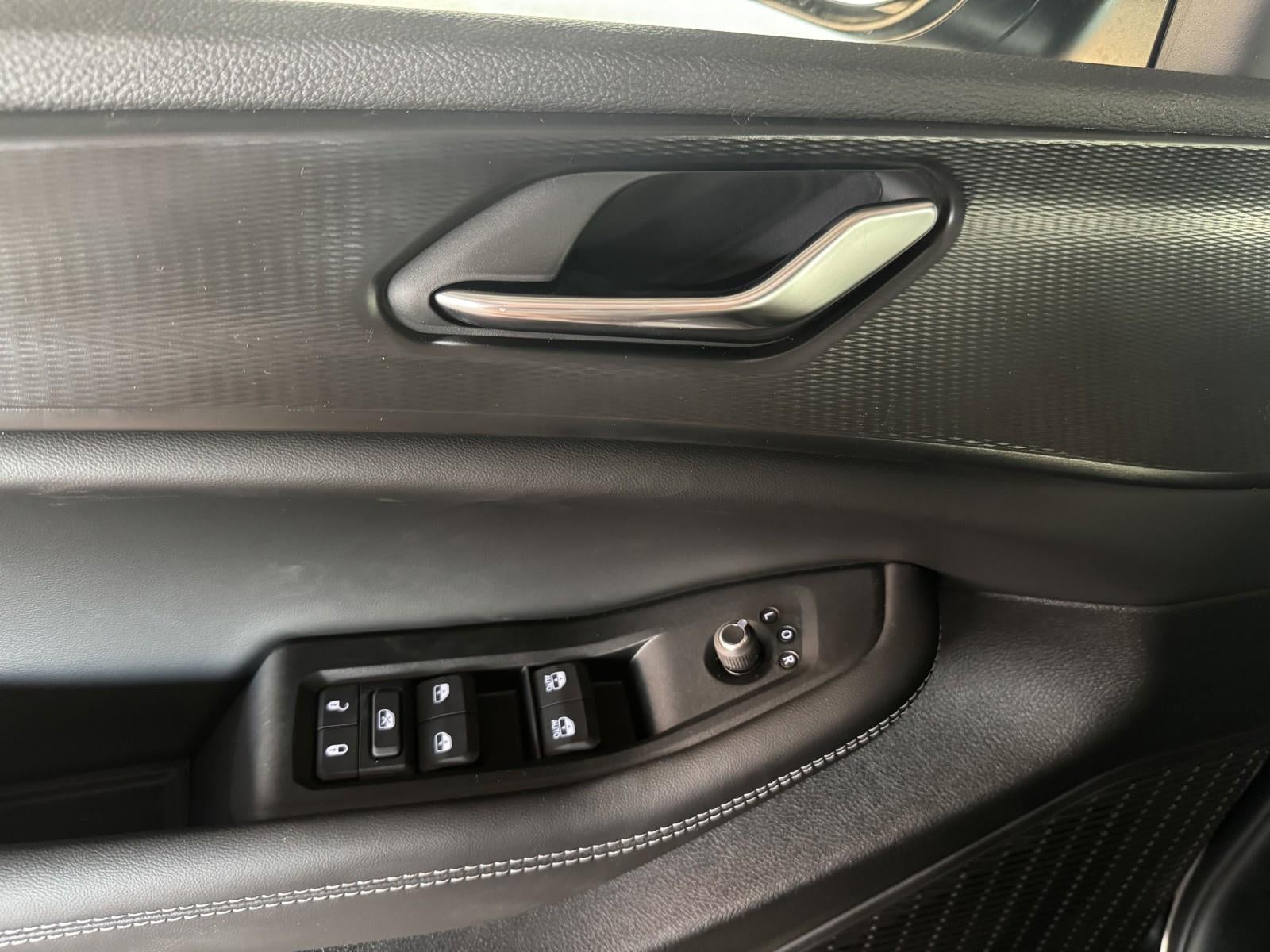 2025 Jeep Grand Cherokee GRAND CHEROKEE LAREDO 4X2