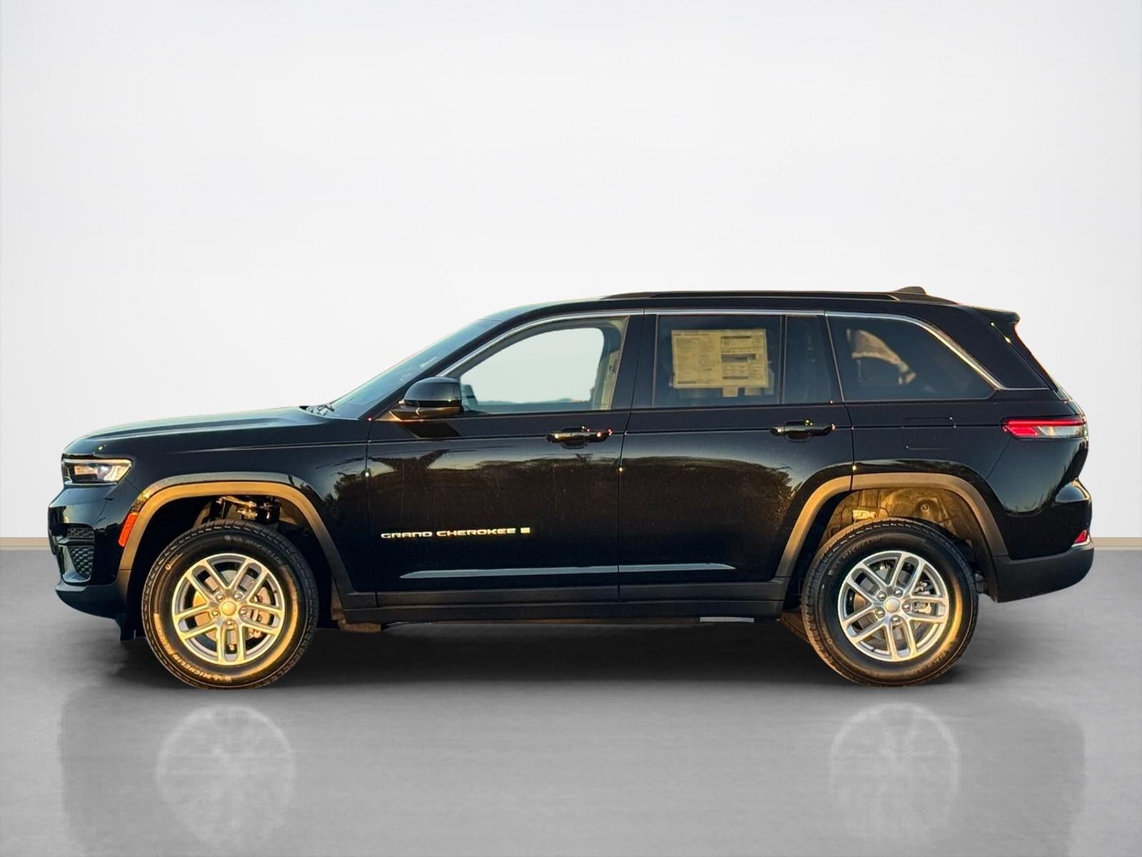 2025 Jeep Grand Cherokee GRAND CHEROKEE LAREDO 4X2