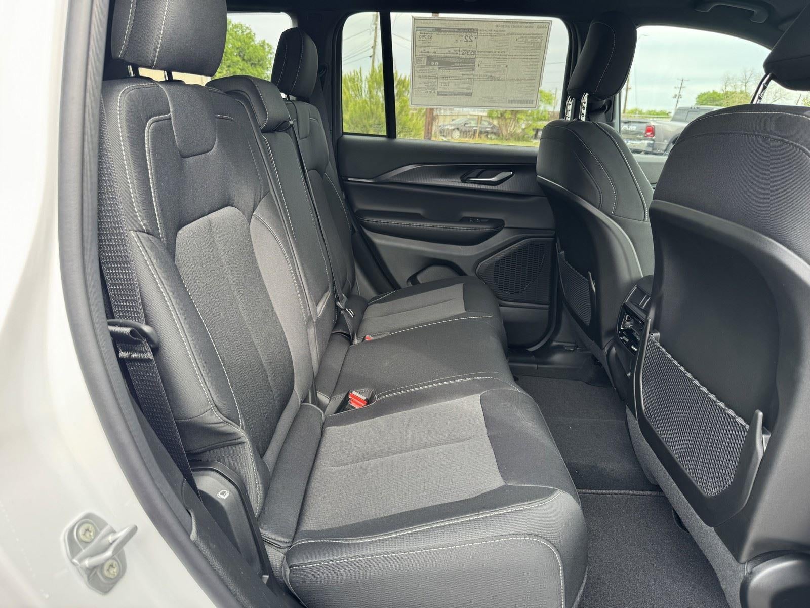 2026 Jeep Grand Cherokee GRAND CHEROKEE LAREDO 4X2