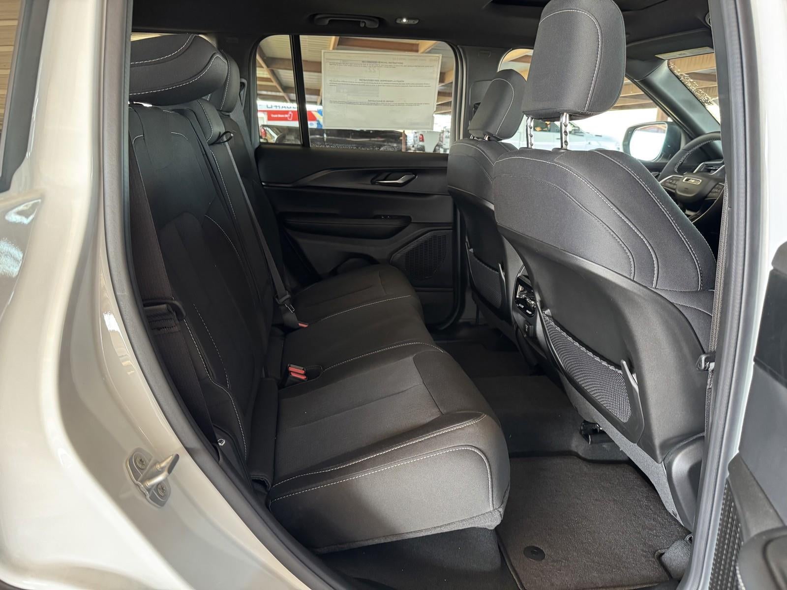 2026 Jeep Grand Cherokee GRAND CHEROKEE LAREDO X 4X2