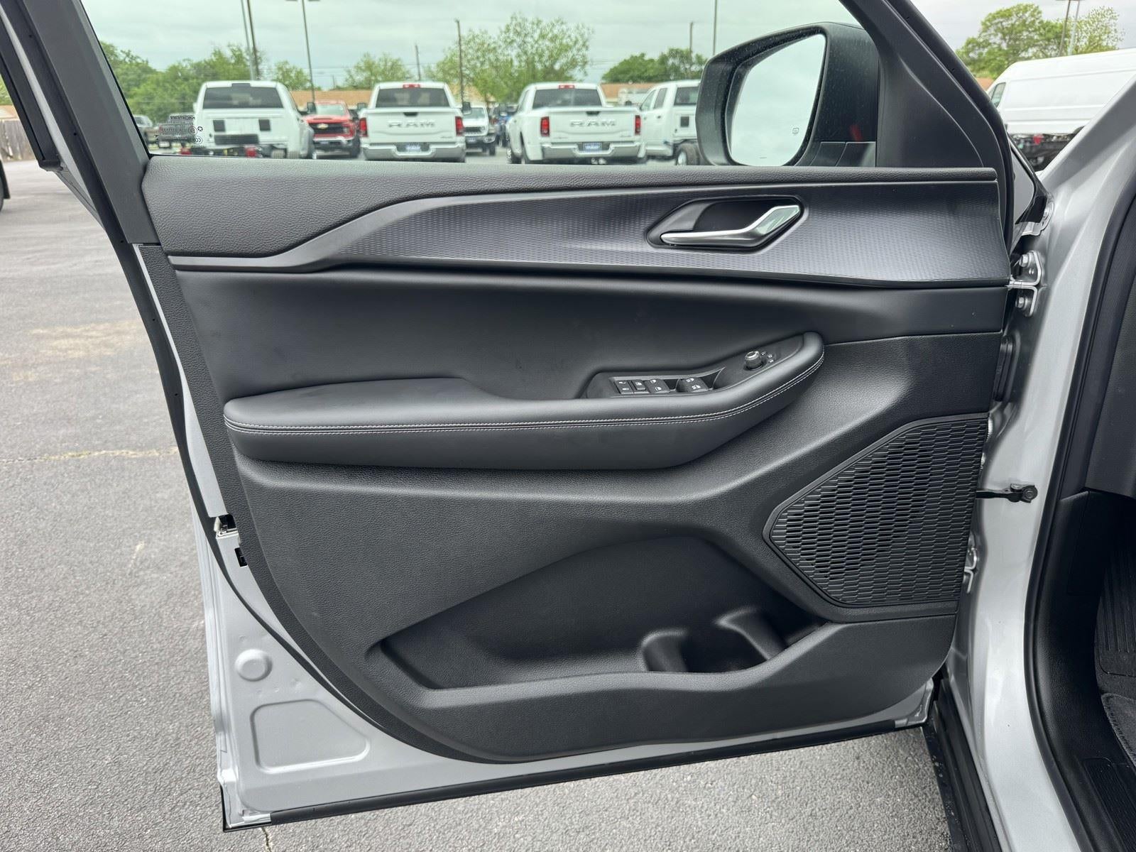 2026 Jeep Grand Cherokee GRAND CHEROKEE LAREDO 4X2