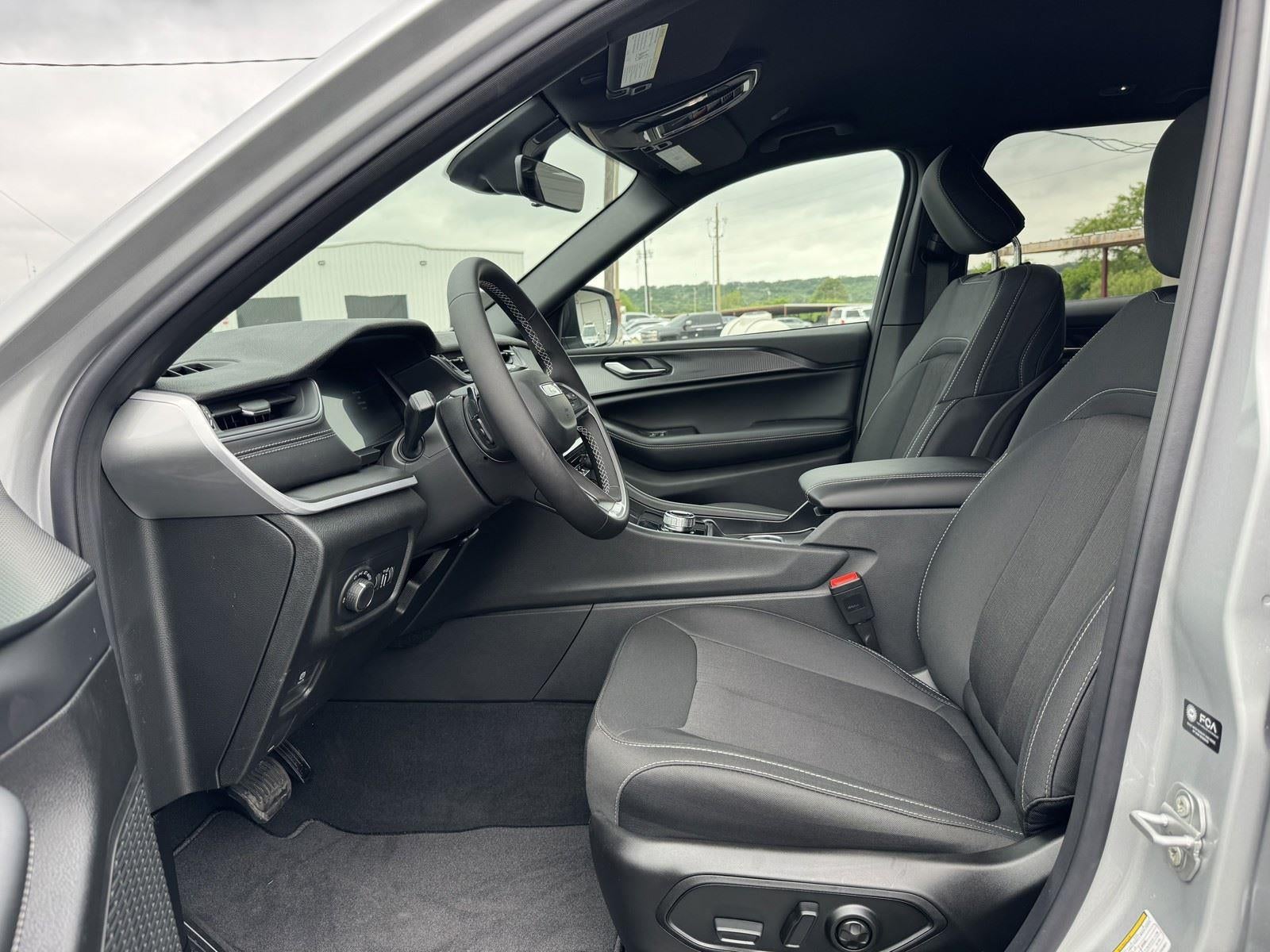 2026 Jeep Grand Cherokee GRAND CHEROKEE LAREDO 4X2