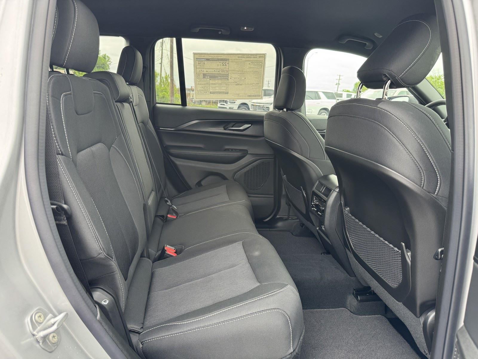 2026 Jeep Grand Cherokee GRAND CHEROKEE LAREDO 4X2