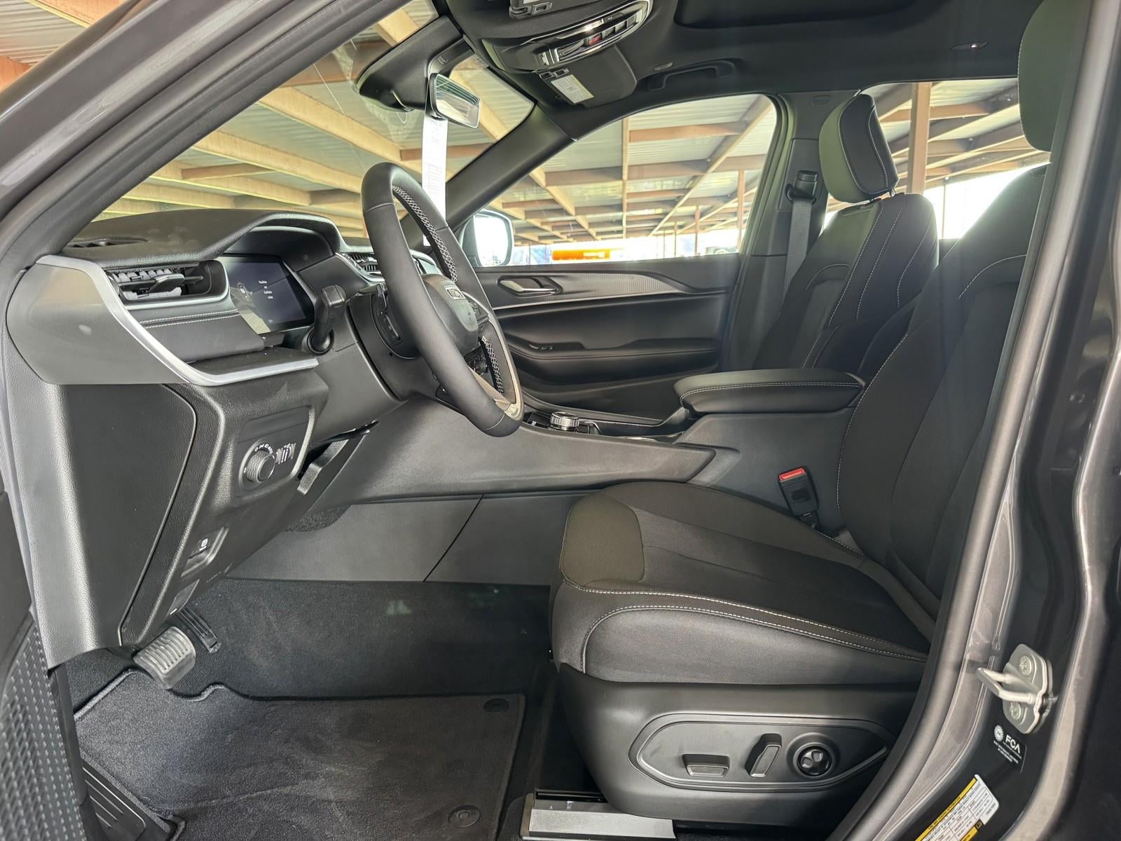 2026 Jeep Grand Cherokee GRAND CHEROKEE L LAREDO X 4X2