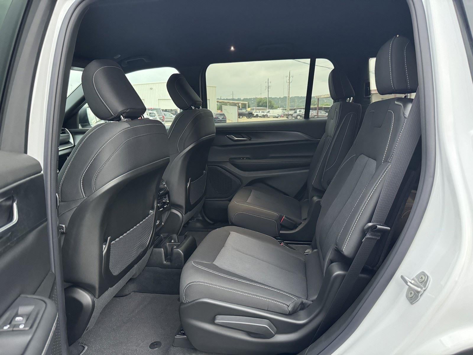 2026 Jeep Grand Cherokee GRAND CHEROKEE L LAREDO 4X2