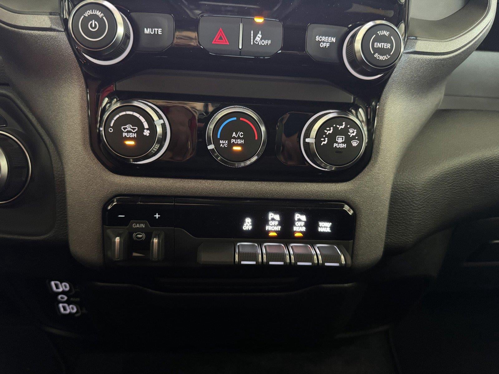 2026 RAM 1500 RAM 1500 TRADESMAN CREW CAB 4X4 5'7' BOX