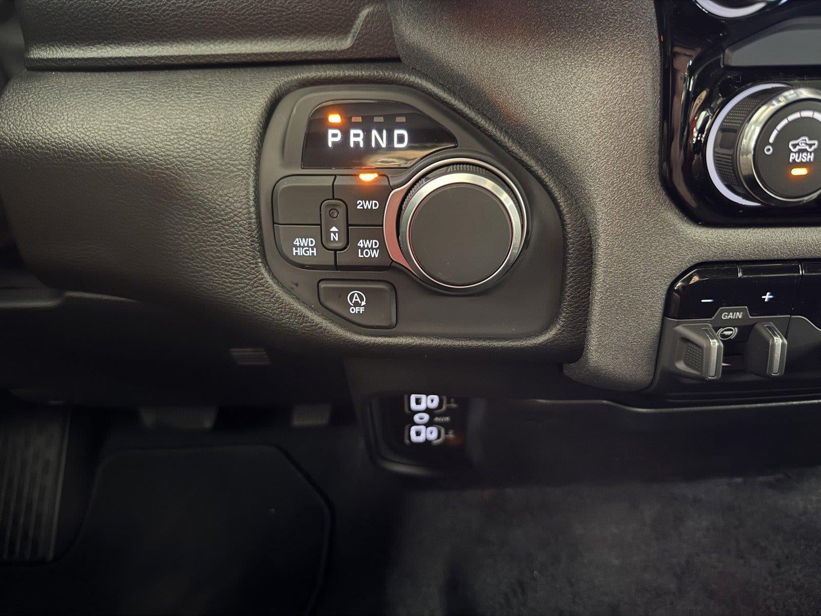 2026 RAM 1500 RAM 1500 TRADESMAN CREW CAB 4X4 5'7' BOX
