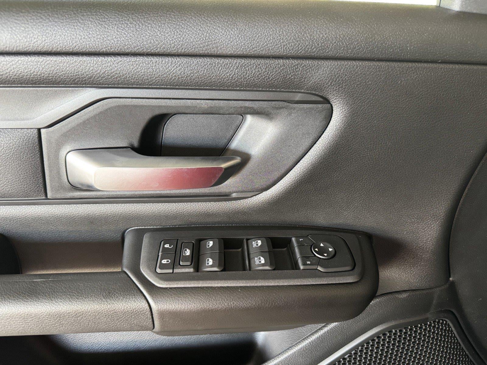 2026 RAM 1500 RAM 1500 TRADESMAN CREW CAB 4X4 5'7' BOX
