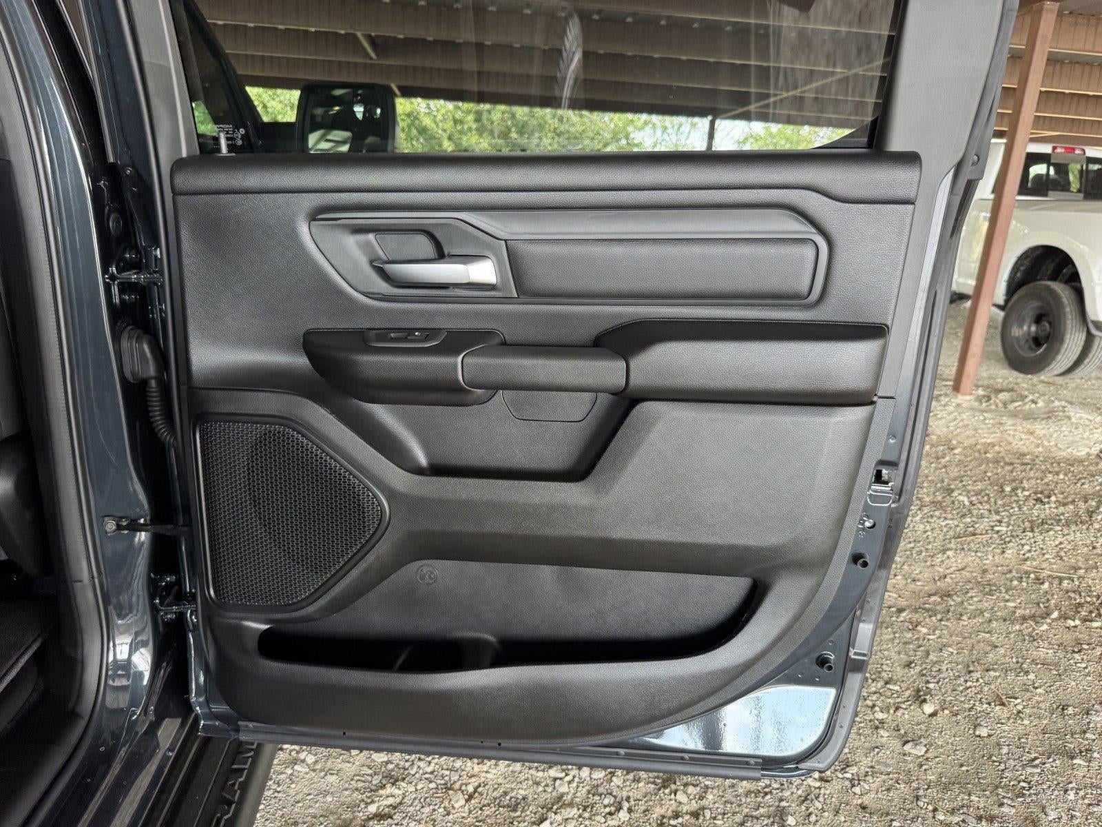 2027 RAM Ram 1500 RAM 1500 EXPRESS CREW CAB 4X4 5'7' BOX