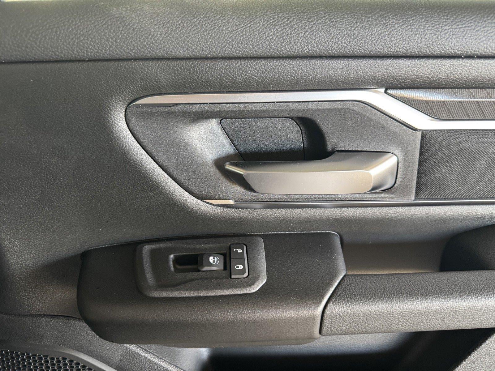 2026 RAM 1500 RAM 1500 LONE STAR CREW CAB 4X4 5'7' BOX