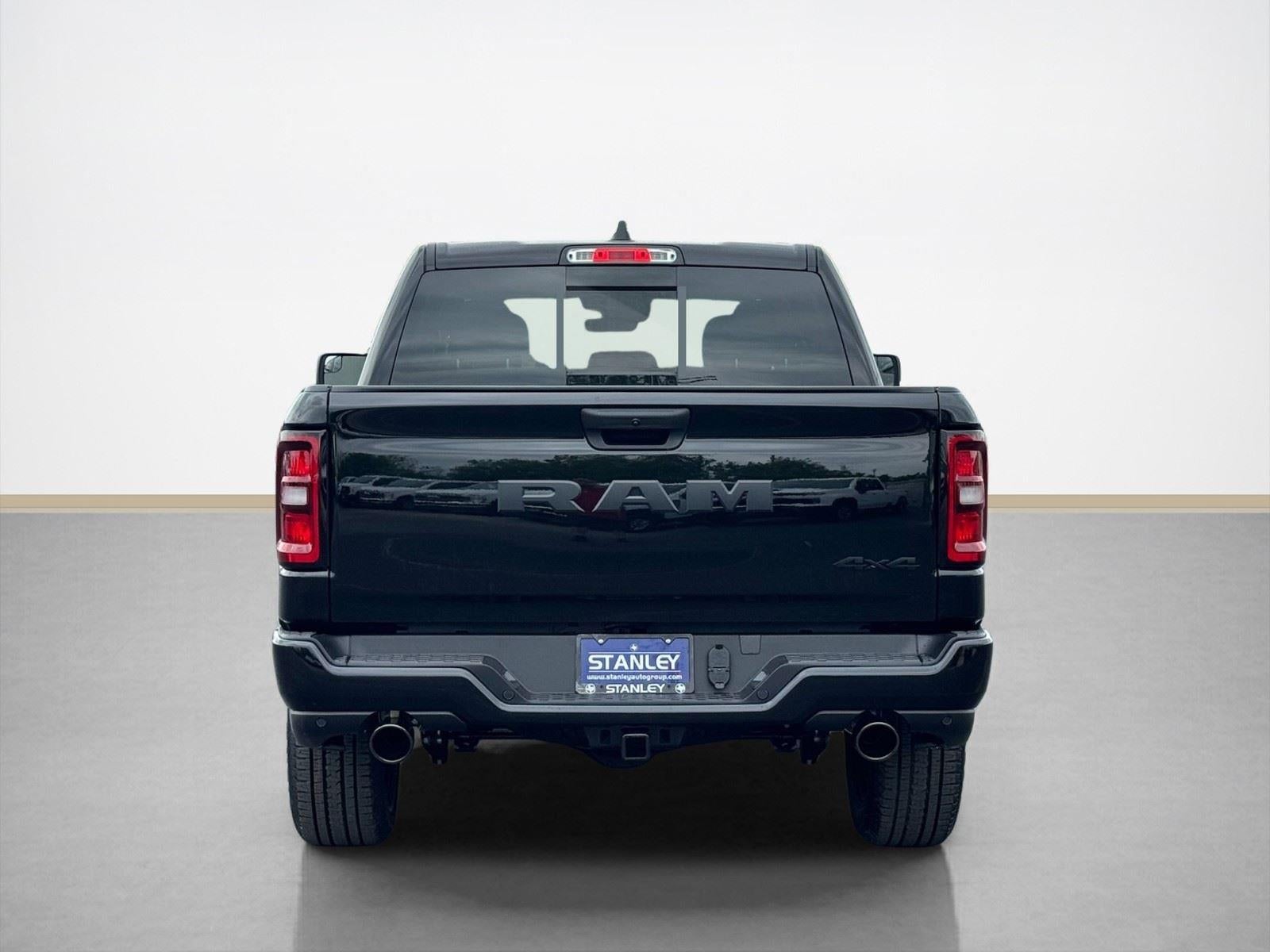 2026 RAM Ram 1500 RAM 1500 EXPRESS CREW CAB 4X4 5'7' BOX