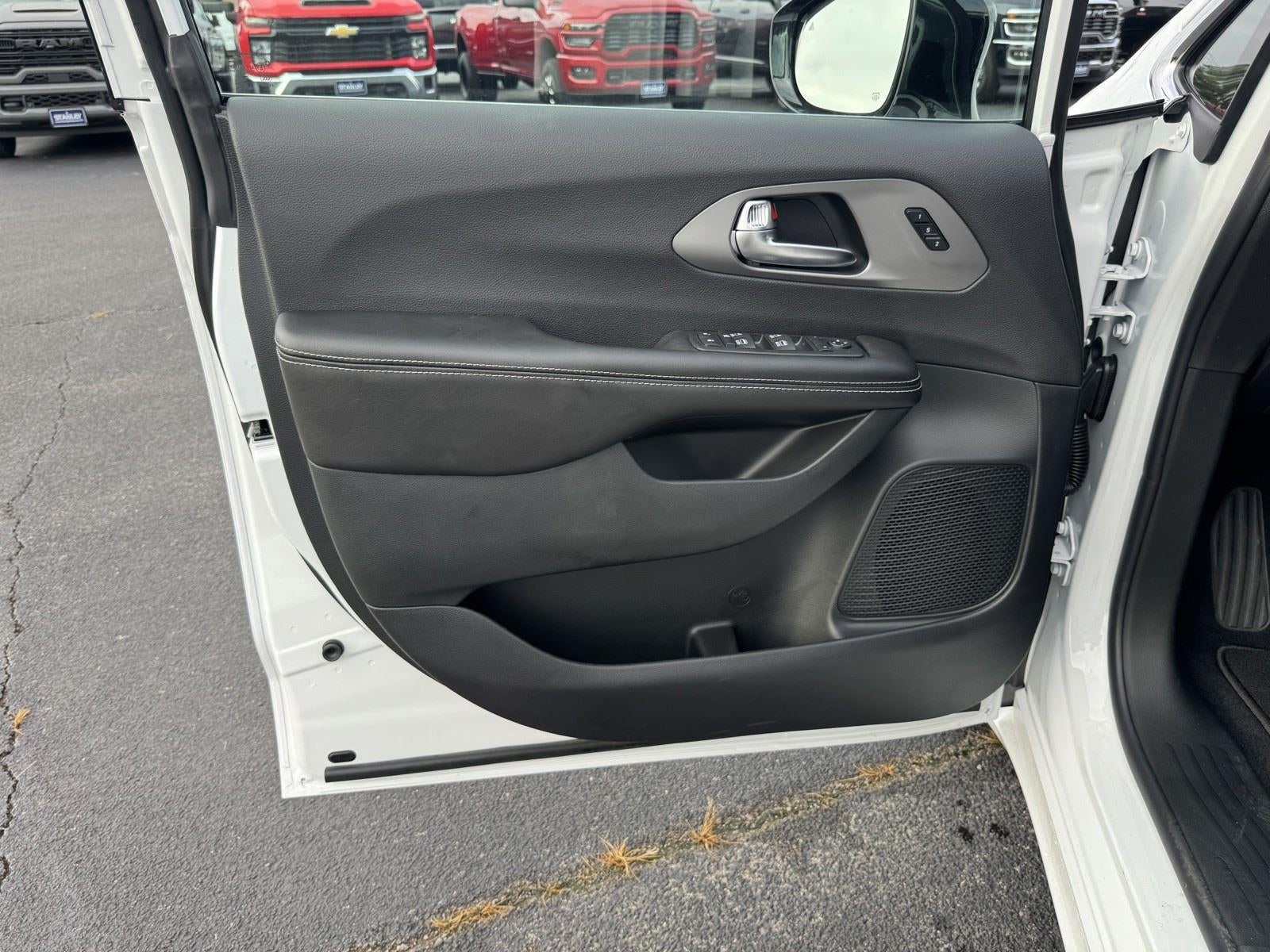 2027 Chrysler Pacifica PACIFICA SELECT