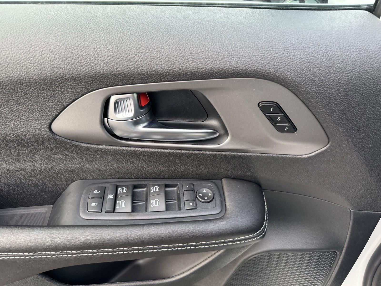 2027 Chrysler Pacifica PACIFICA SELECT