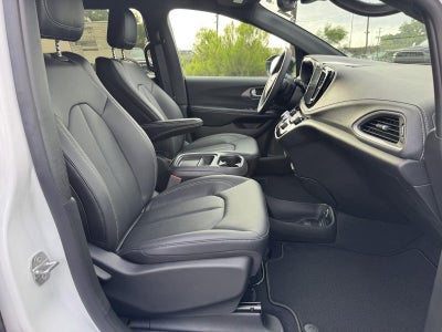 2027 Chrysler Pacifica PACIFICA SELECT