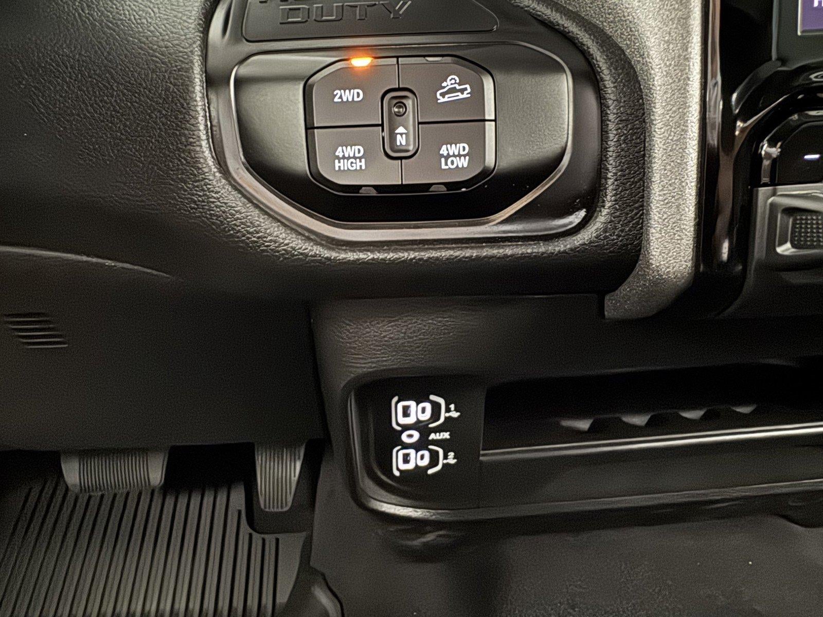 2027 RAM Ram 2500 RAM 2500 WARLOCK CREW CAB 4X4 6'4' BOX