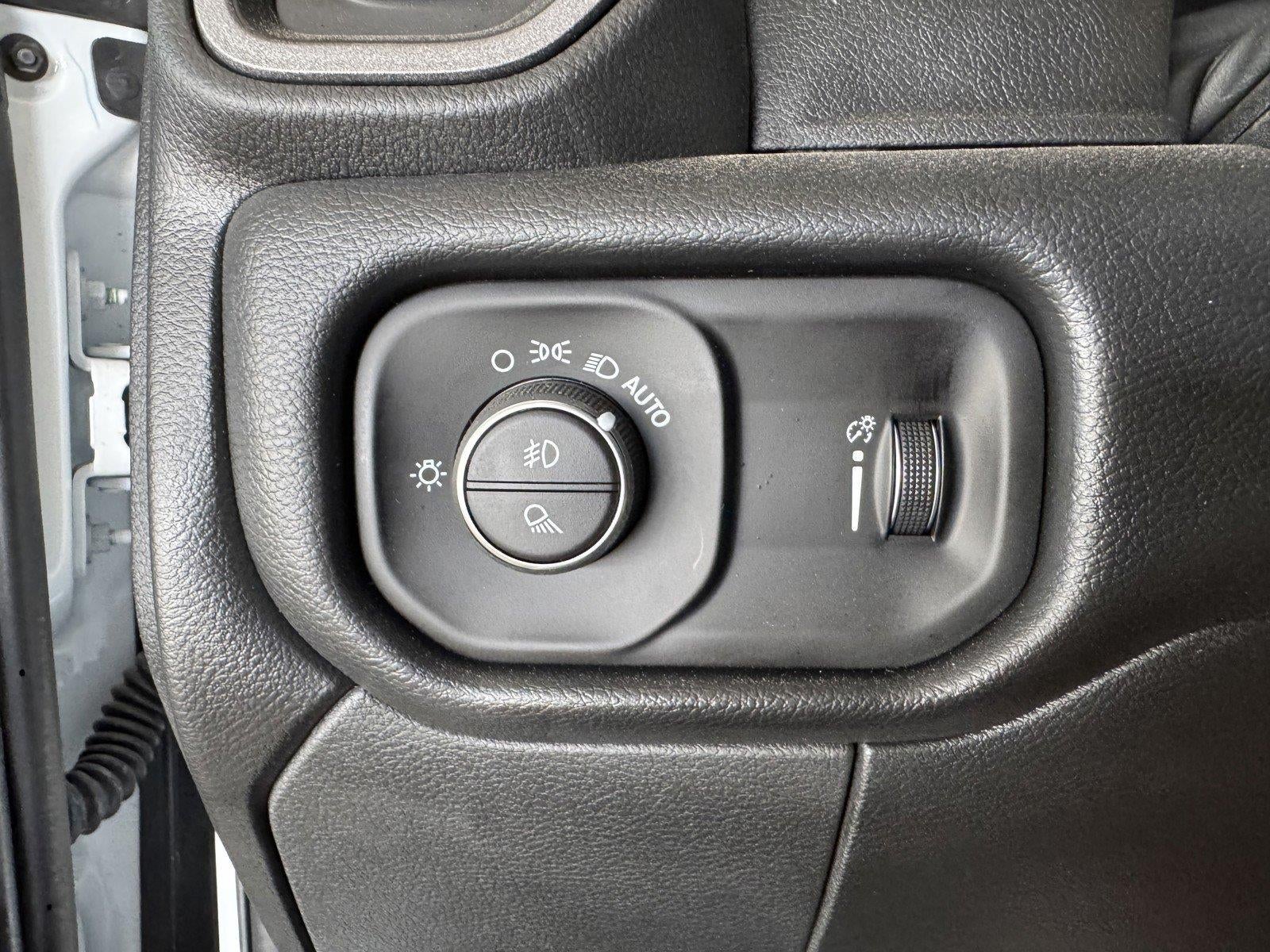2027 RAM Ram 3500 RAM 3500 TRADESMAN CREW CAB 4X4 8' BOX