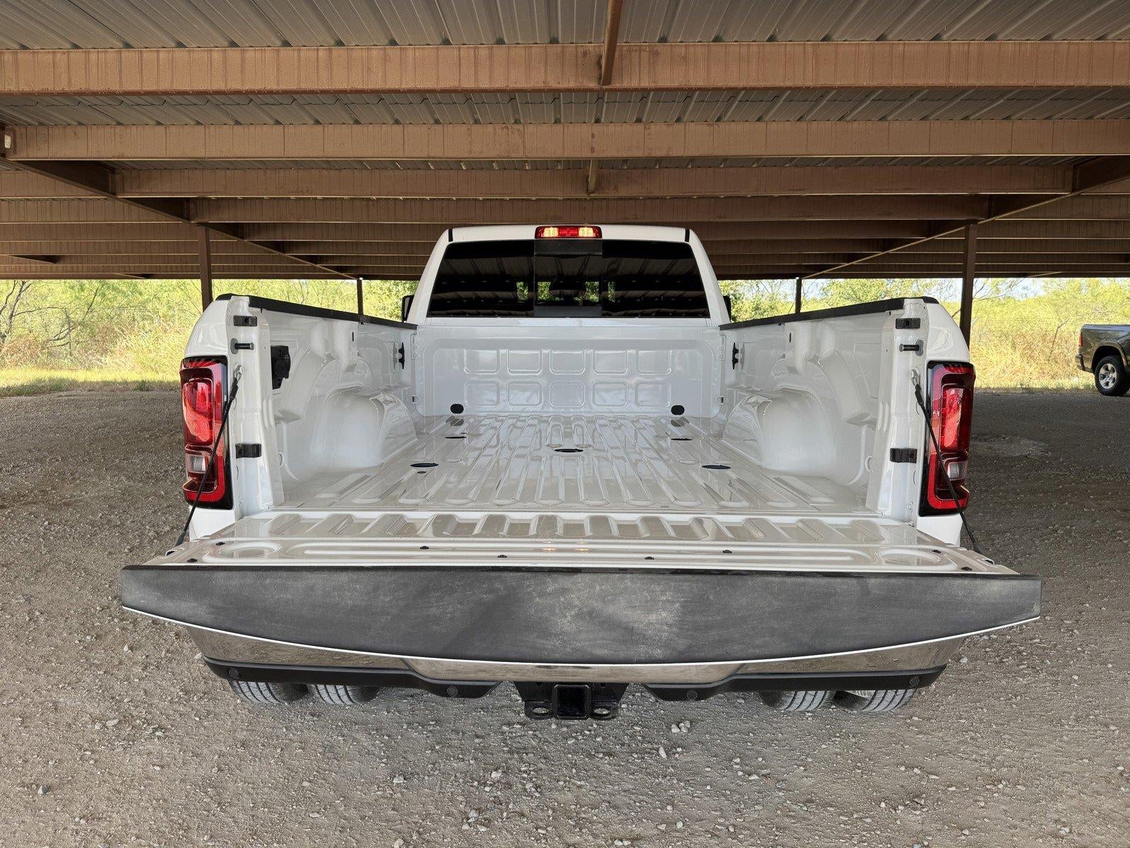 2027 RAM Ram 3500 RAM 3500 TRADESMAN CREW CAB 4X4 8' BOX