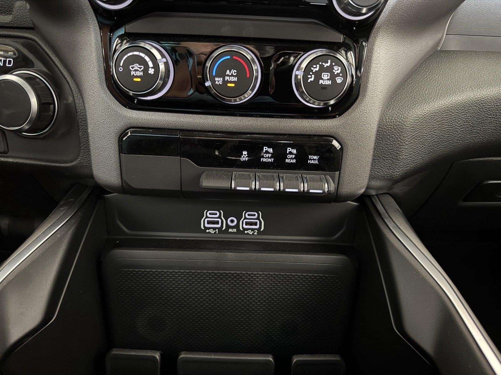 2026 RAM 1500 RAM 1500 EXPRESS CREW CAB 4X4 5'7' BOX