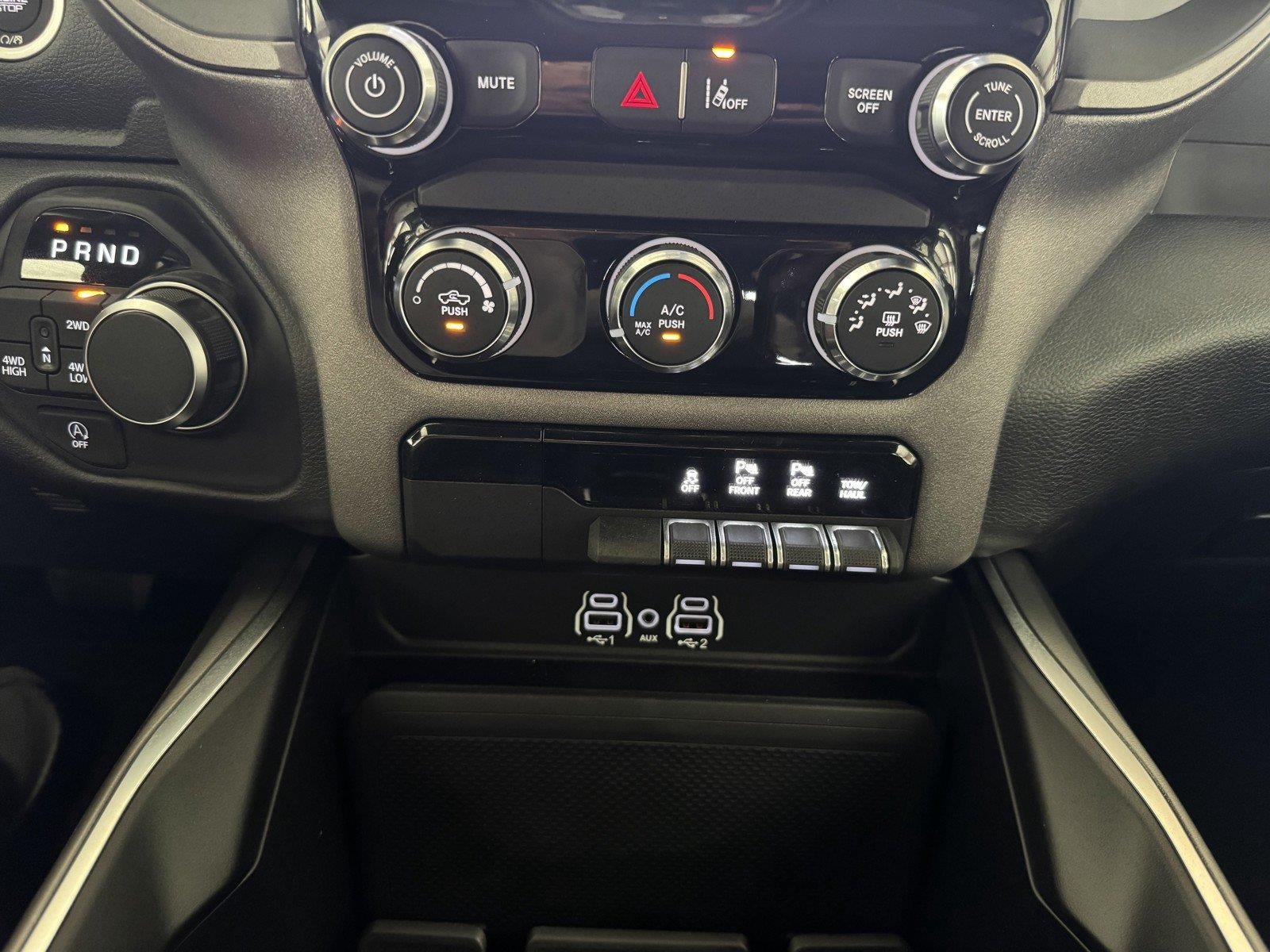 2027 RAM Ram 1500 RAM 1500 EXPRESS CREW CAB 4X4 5'7' BOX