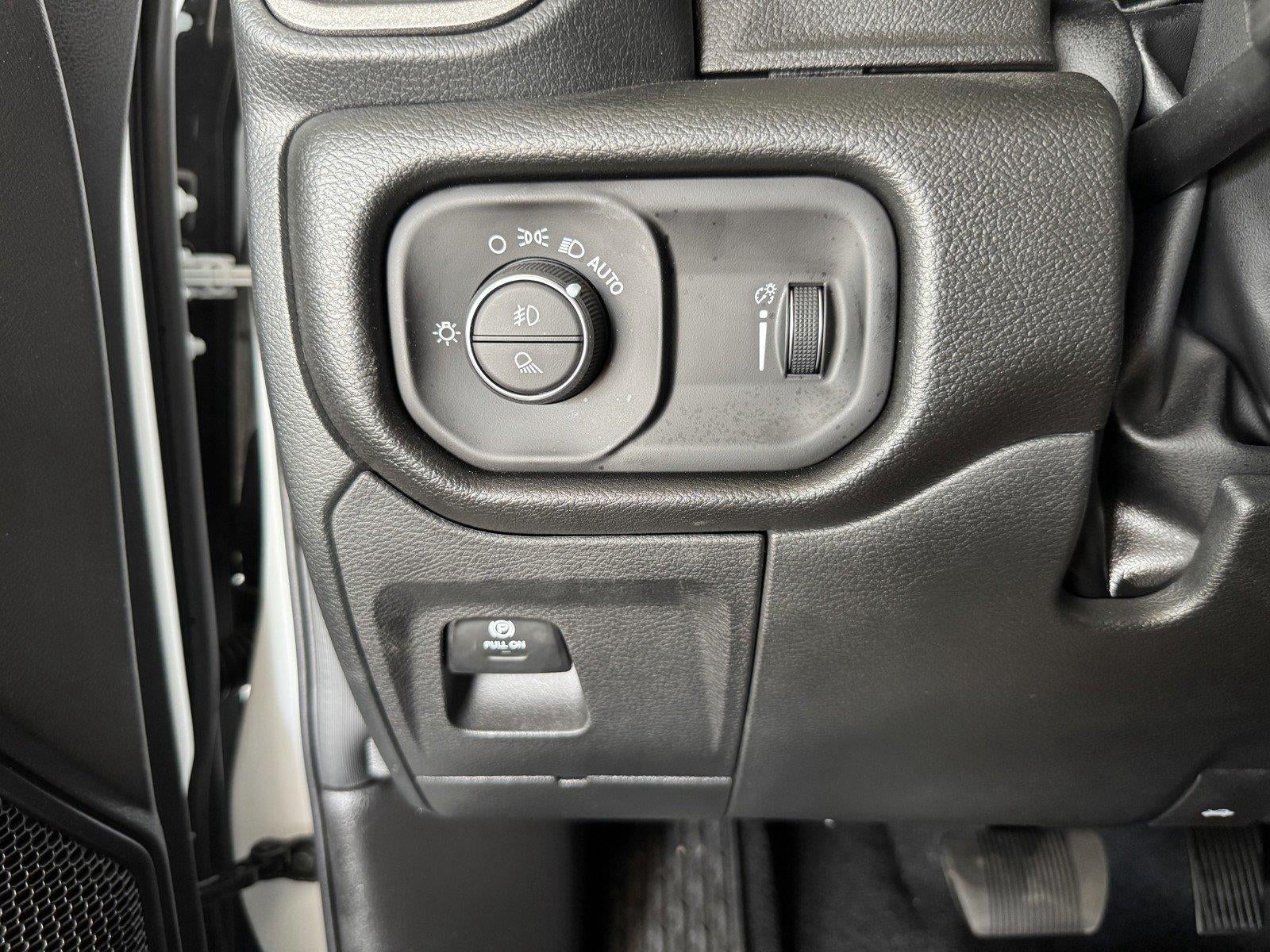 2027 RAM Ram 1500 RAM 1500 EXPRESS CREW CAB 4X4 5'7' BOX