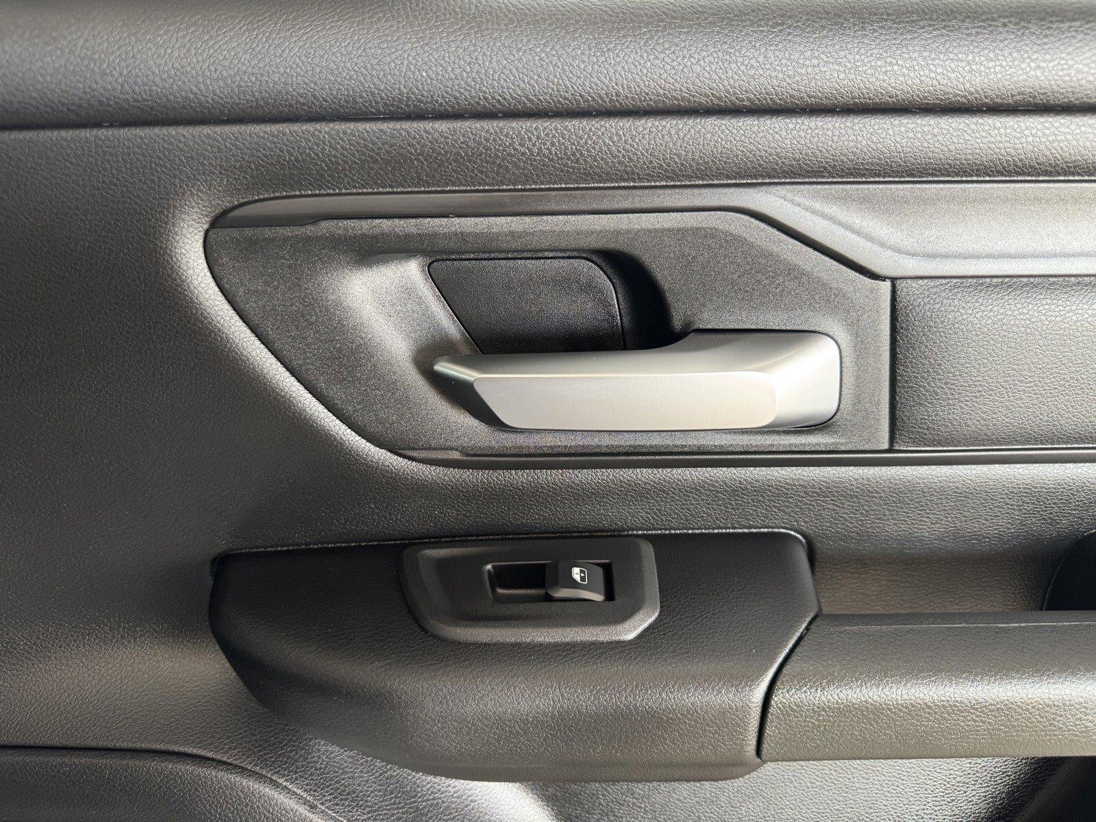 2027 RAM Ram 1500 RAM 1500 EXPRESS CREW CAB 4X4 5'7' BOX