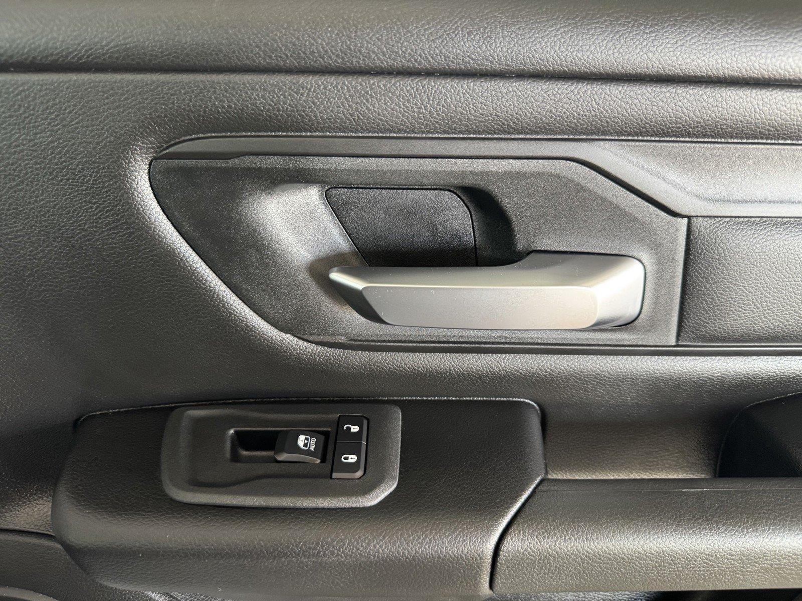 2027 RAM Ram 1500 RAM 1500 EXPRESS CREW CAB 4X4 5'7' BOX