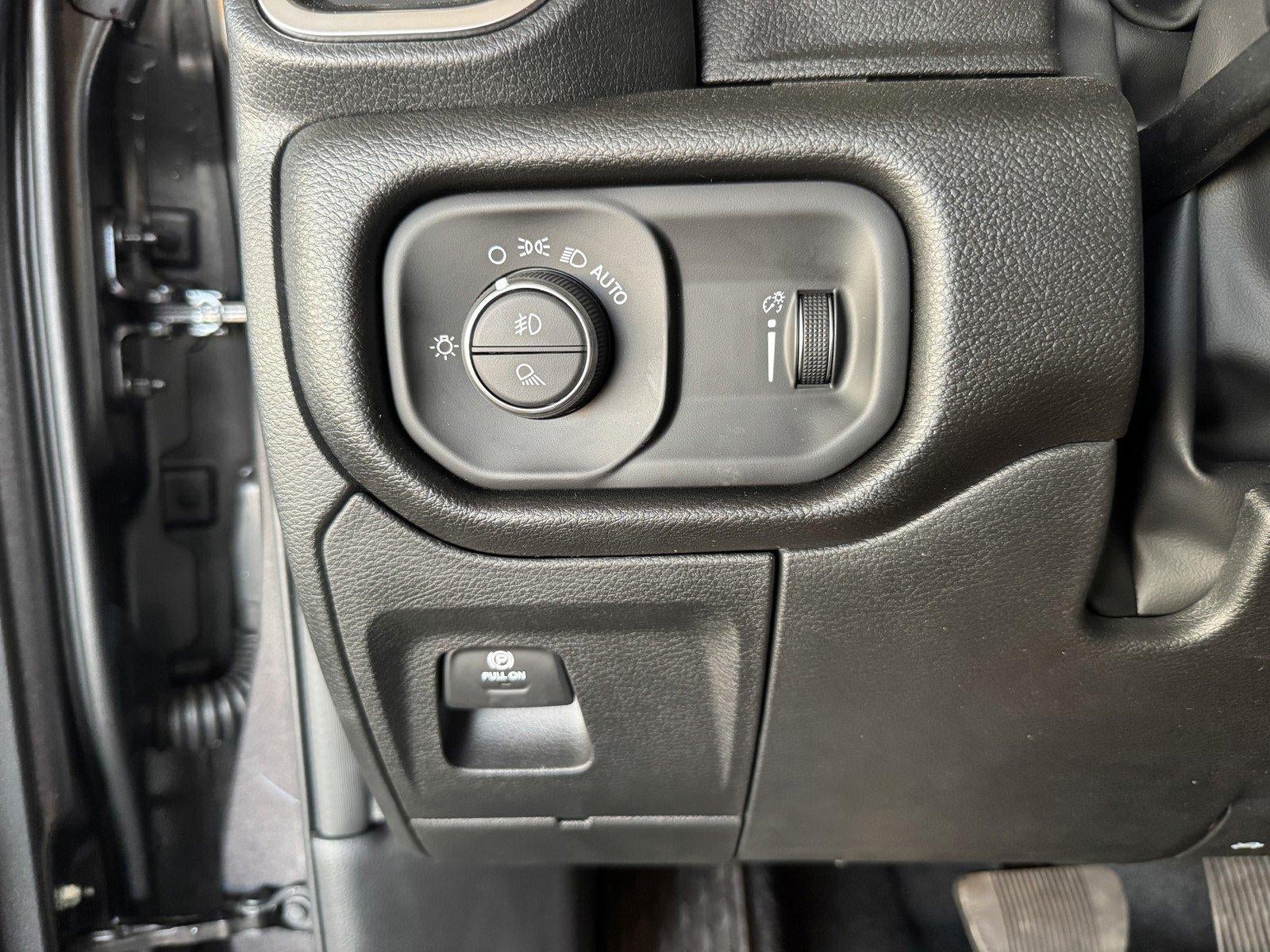 2026 RAM 1500 RAM 1500 EXPRESS CREW CAB 4X4 5'7' BOX