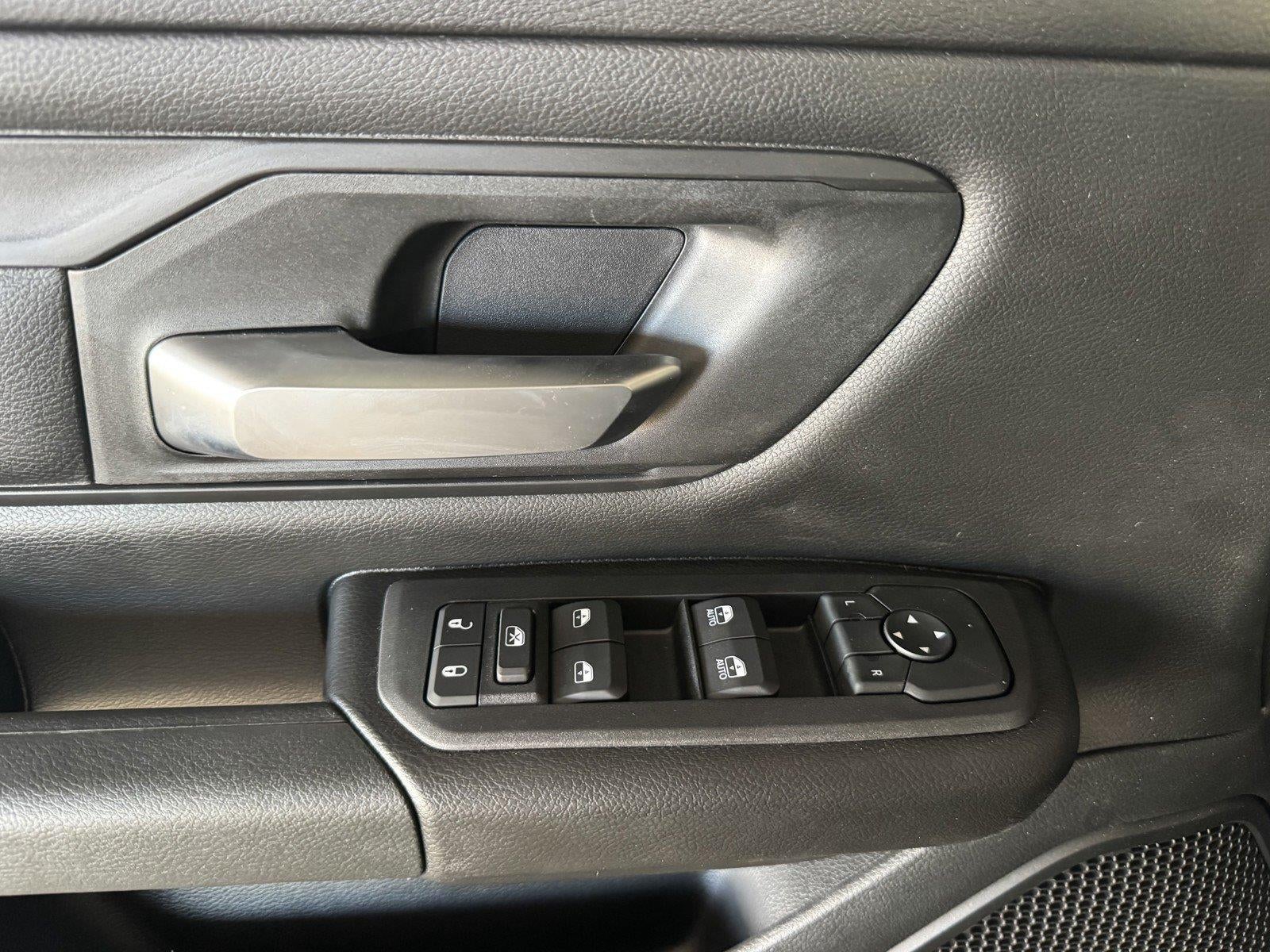 2026 RAM 1500 RAM 1500 EXPRESS CREW CAB 4X4 5'7' BOX