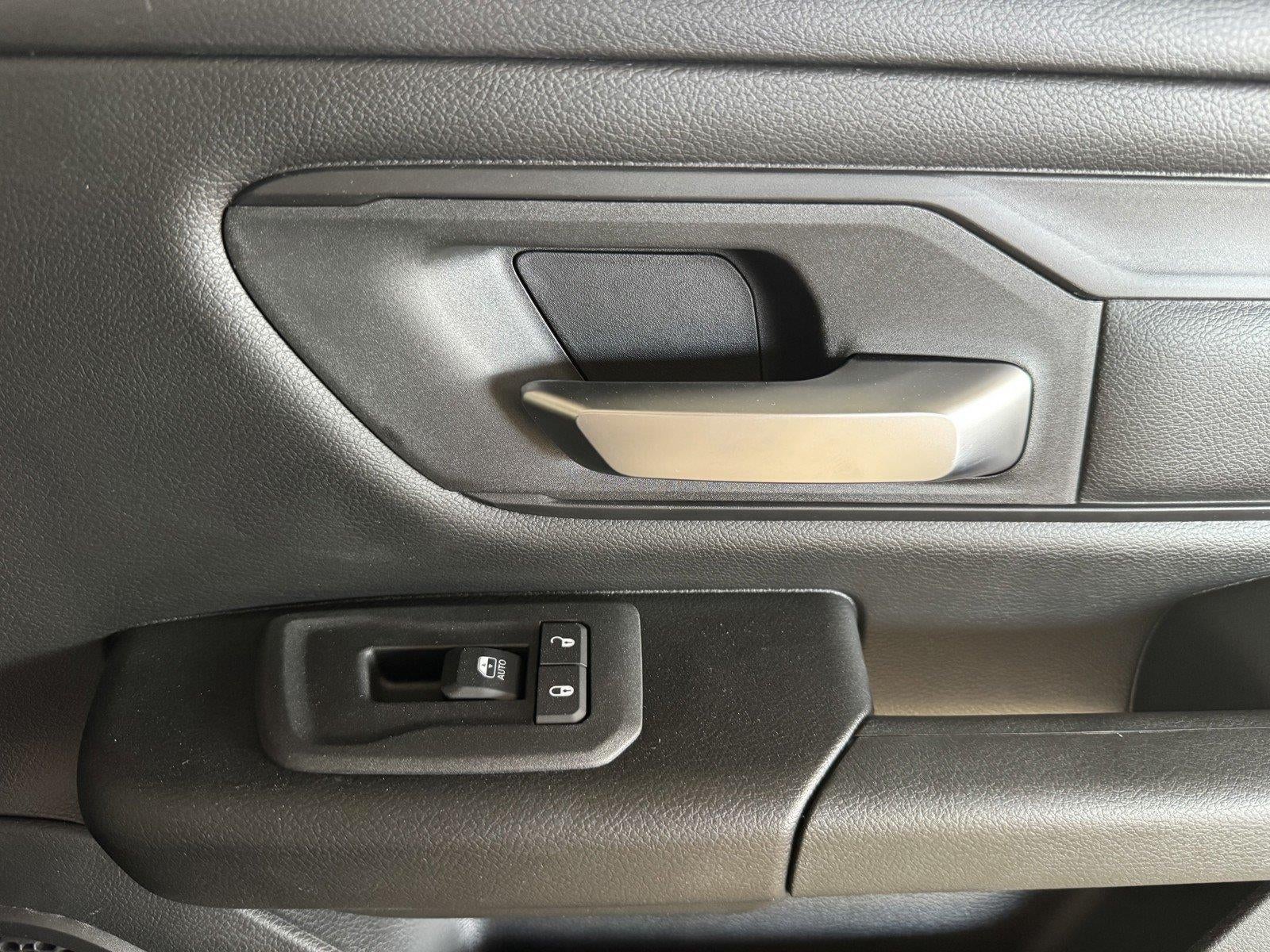2026 RAM 1500 RAM 1500 EXPRESS CREW CAB 4X4 5'7' BOX