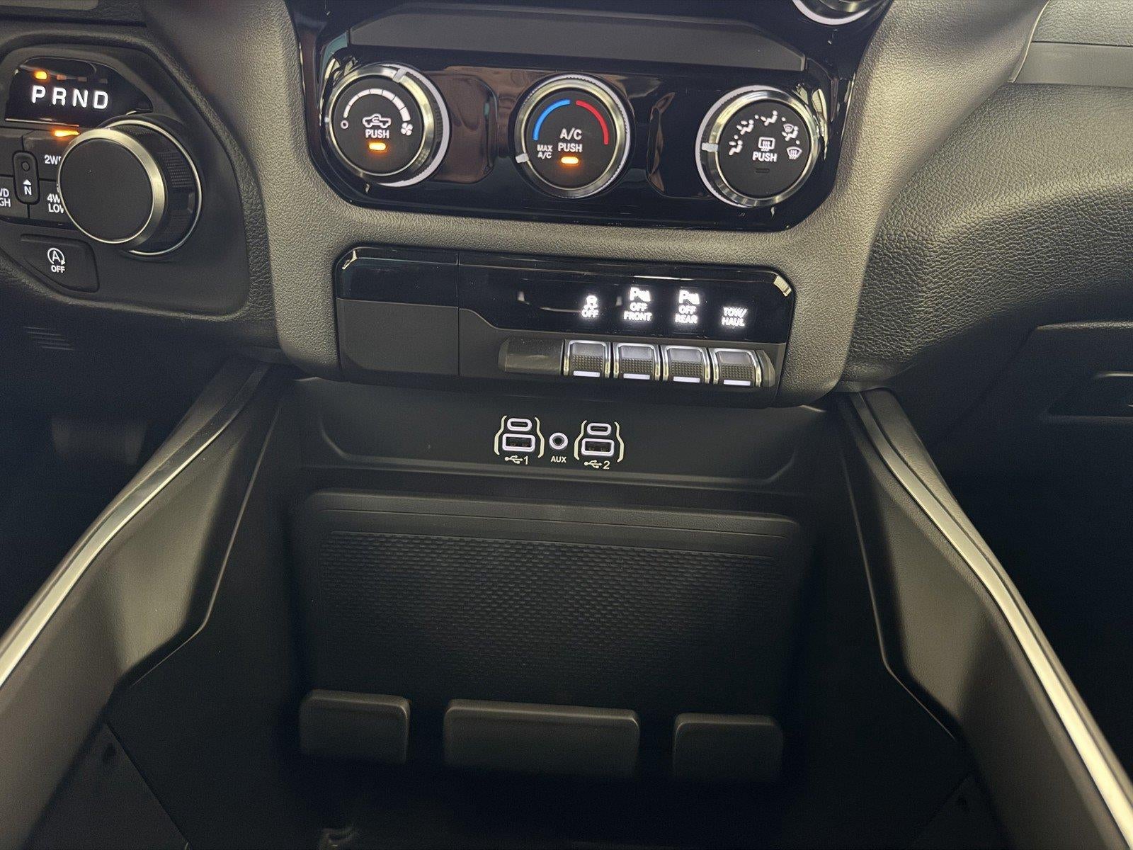 2026 RAM 1500 RAM 1500 EXPRESS CREW CAB 4X4 5'7' BOX