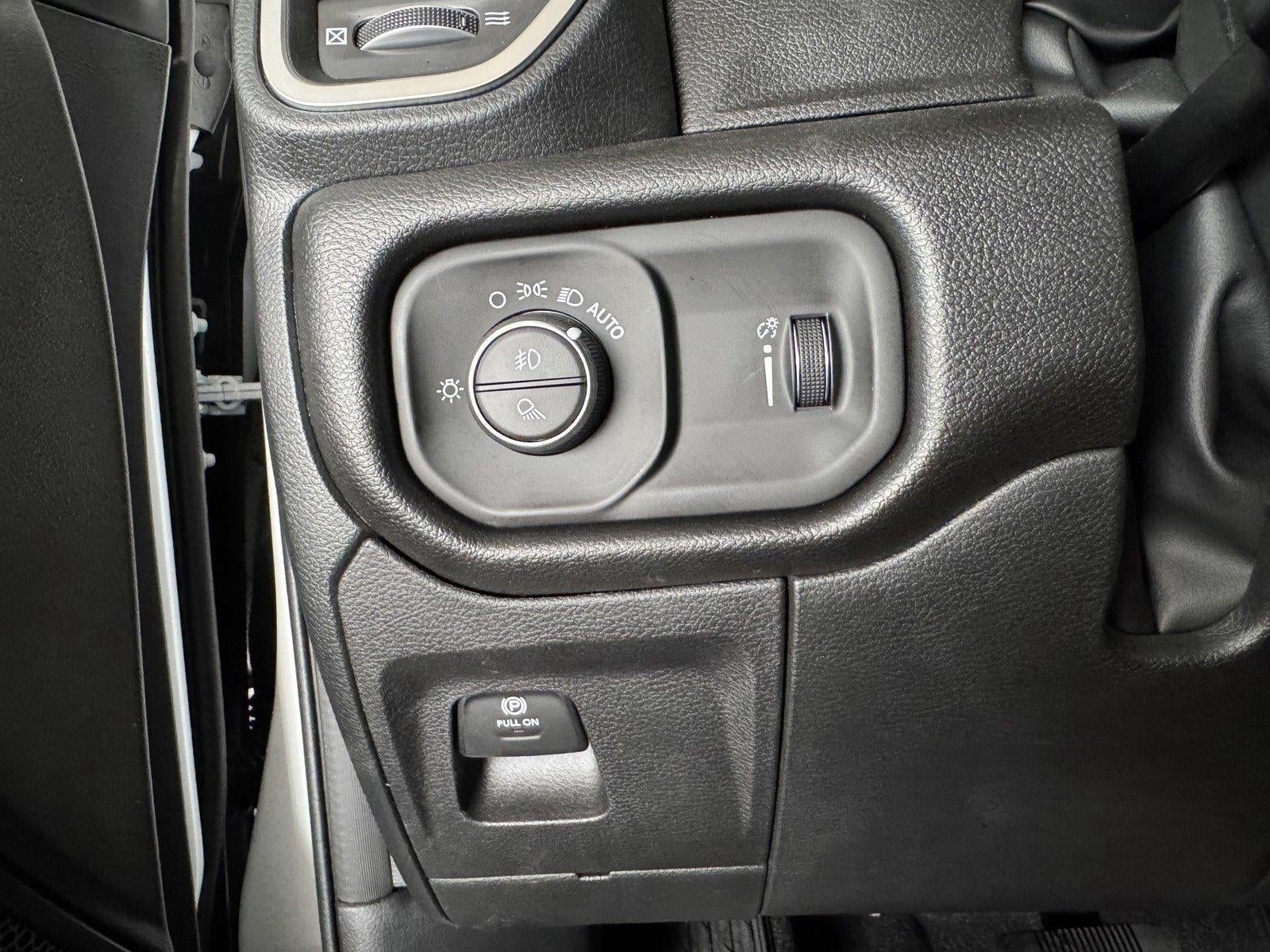 2026 RAM 1500 RAM 1500 EXPRESS CREW CAB 4X4 5'7' BOX