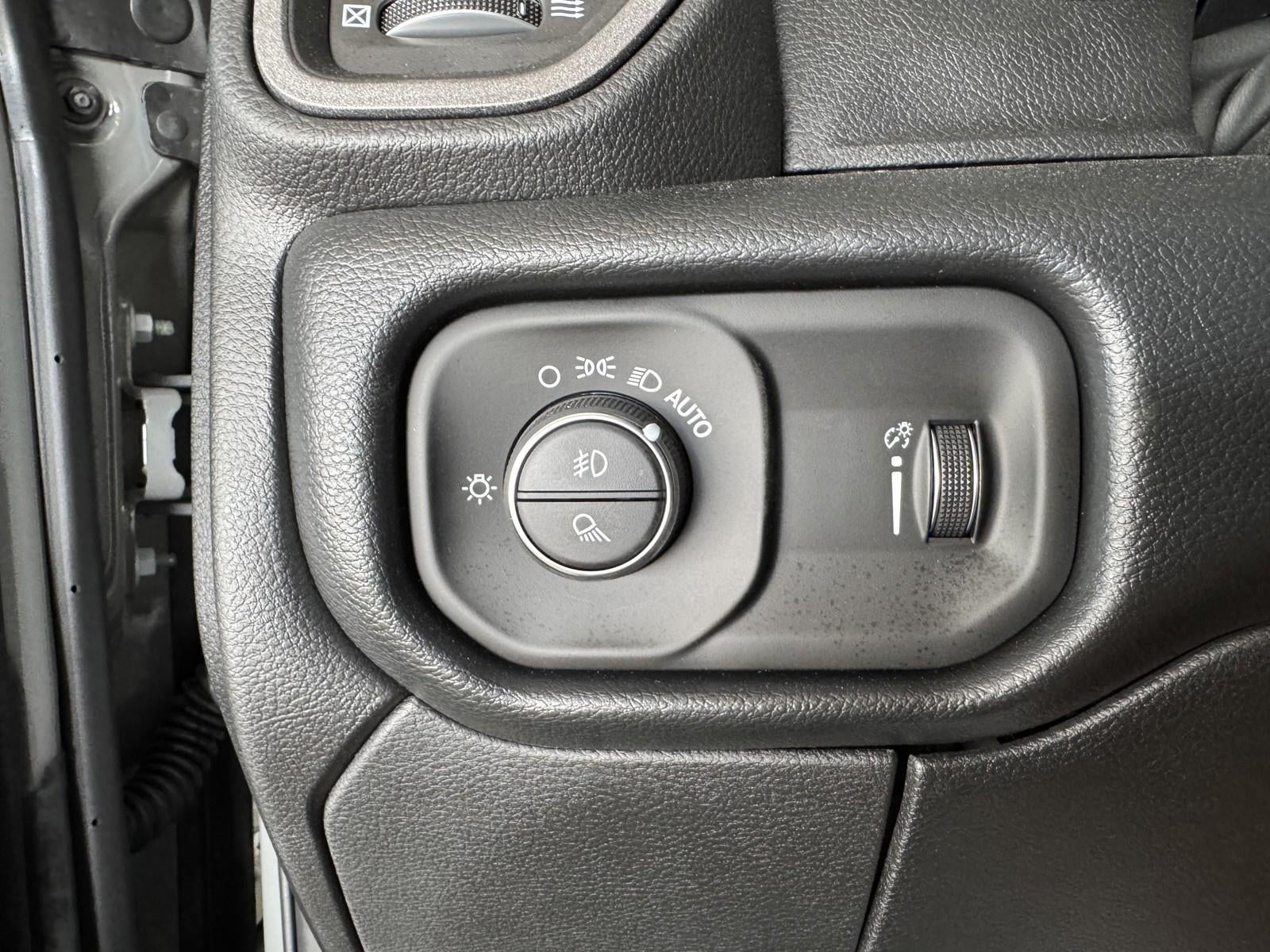 2027 RAM Ram 2500 RAM 2500 TRADESMAN CREW CAB 4X4 6'4' BOX
