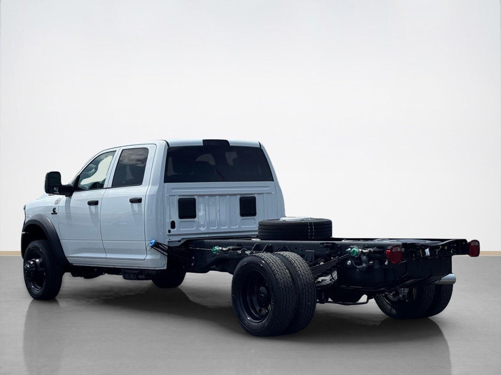 2026 RAM Ram 5500 Chassis Cab RAM 5500 TRADESMAN CHASSIS CREW CAB 4X4 84' CA