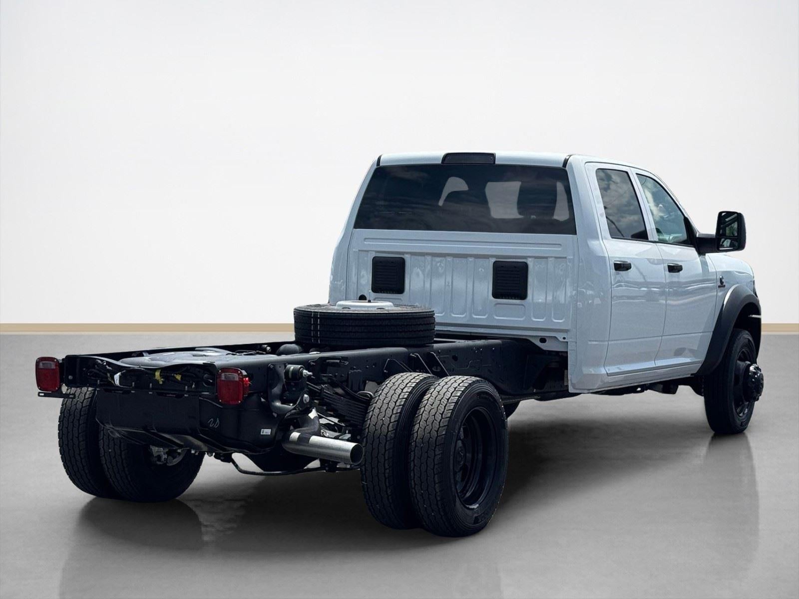 2026 RAM Ram 5500 Chassis Cab RAM 5500 TRADESMAN CHASSIS CREW CAB 4X4 84' CA