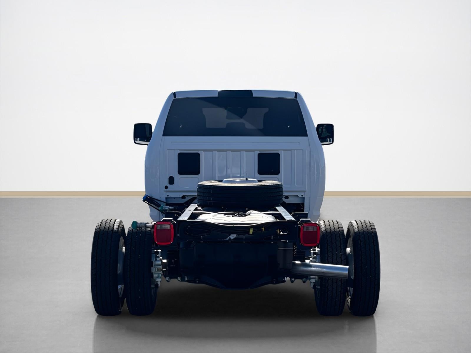2026 RAM Ram 5500 Chassis Cab RAM 5500 TRADESMAN CHASSIS CREW CAB 4X4 84' CA