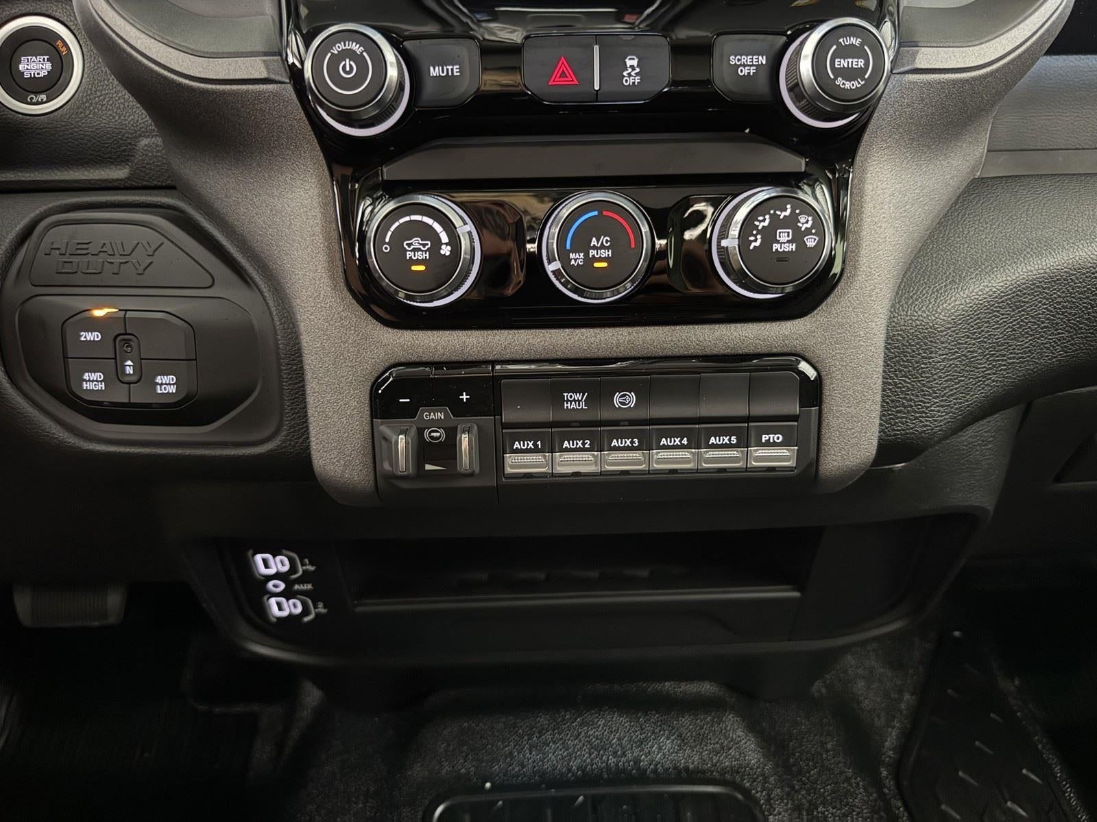 2026 RAM Ram 3500 Chassis Cab RAM 3500 TRADESMAN CREW CAB CHASSIS 4X4 60' CA