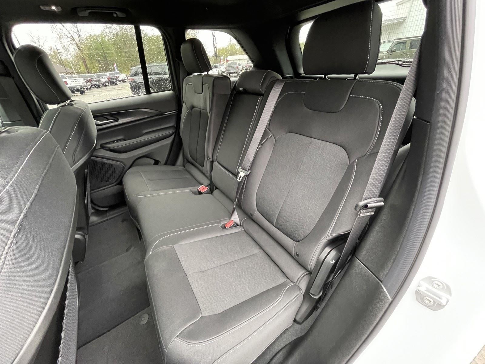 2025 Jeep Grand Cherokee GRAND CHEROKEE LAREDO X 4X2