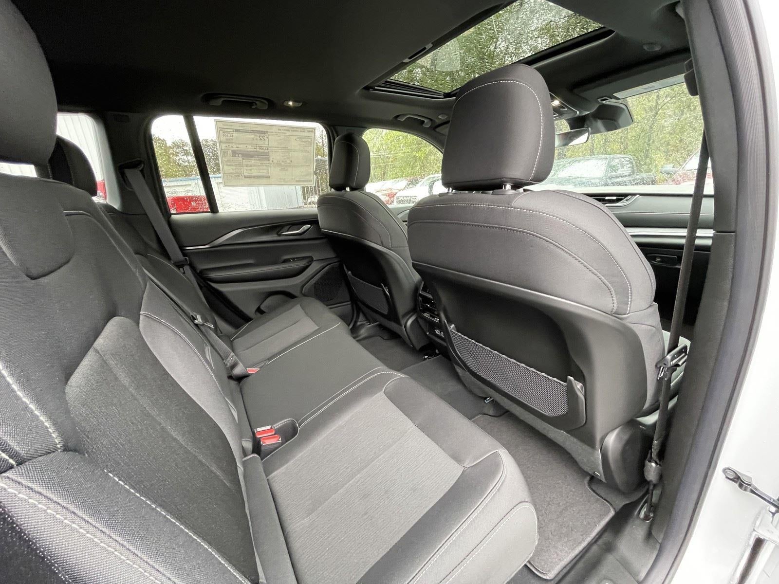 2025 Jeep Grand Cherokee GRAND CHEROKEE LAREDO X 4X2