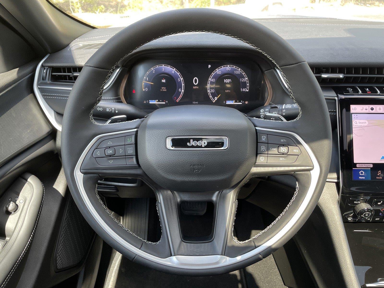 2027 Jeep Grand Cherokee GRAND CHEROKEE LAREDO X 4X2